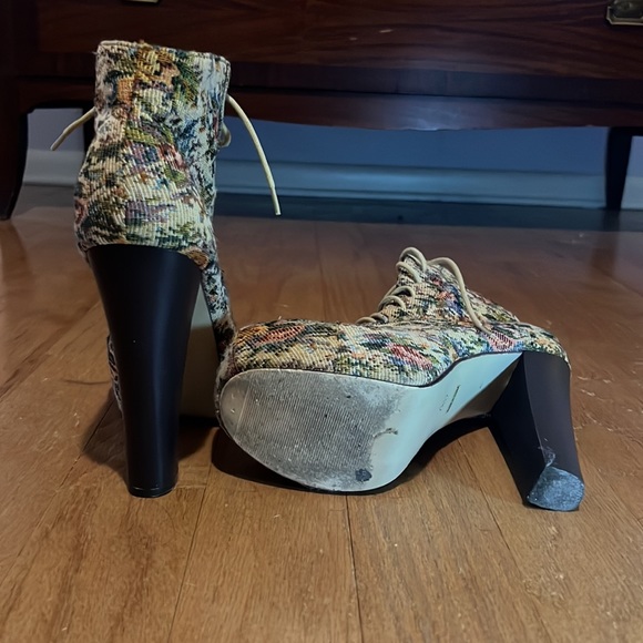 GoJane Platform Heeled Floral Tapestry Booties - Picture 2 of 2